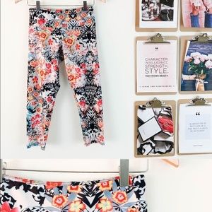 Onzie cropped leggings in Hawaiian floral